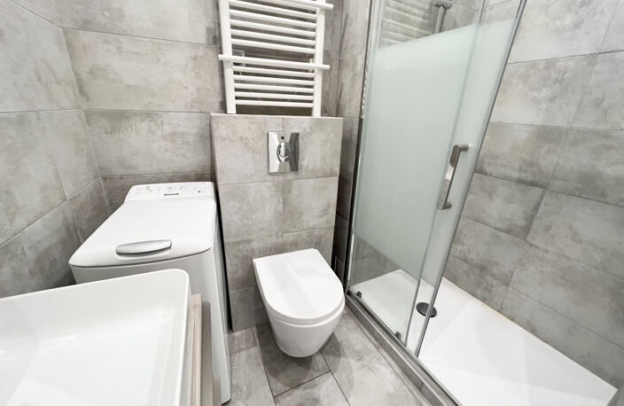 CANNES CENTRAL BANANE T2 DE 38M2 LUMINEUX REFAIT A NEUF — photo 5