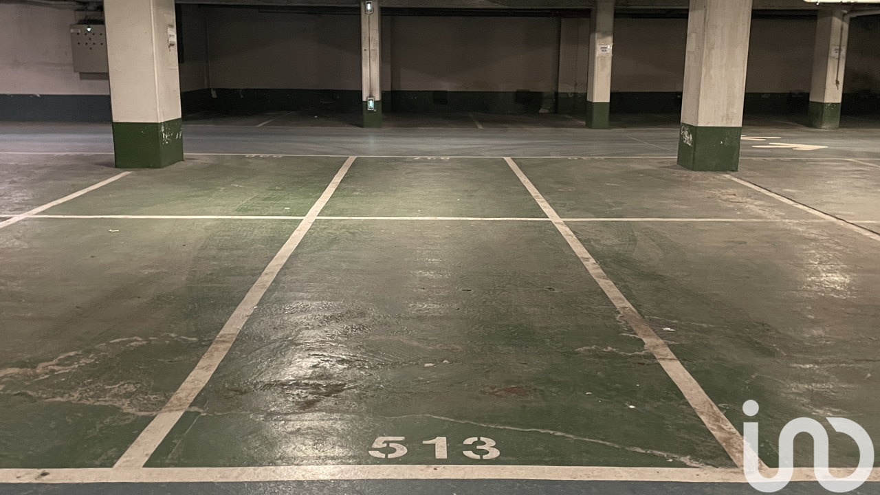 garage  pièces 10 m2 à vendre à Suresnes (92150)