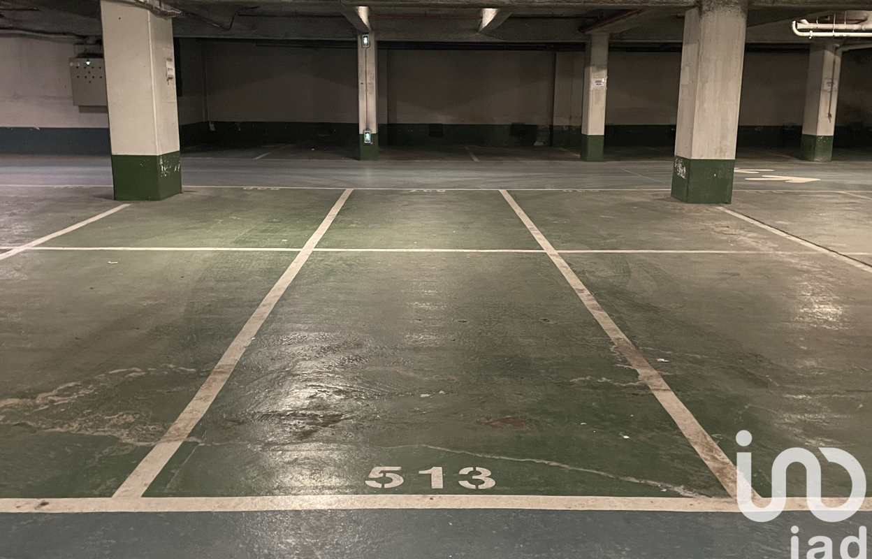 garage  pièces 10 m2 à vendre à Suresnes (92150)