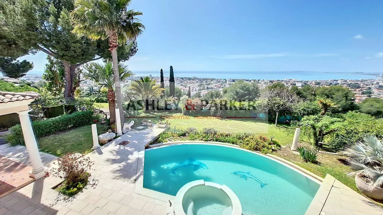 maison 5 pièces 219 m2 à vendre à Cagnes-sur-Mer (06800)