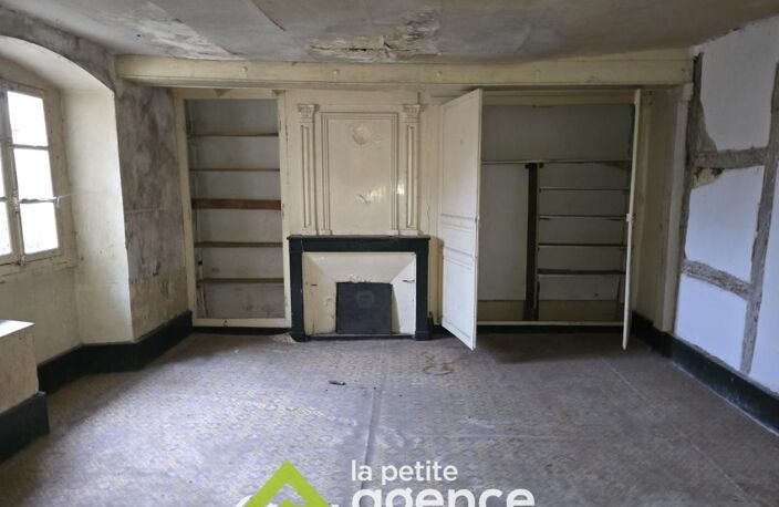 DUN-SUR-AURON: Appartement à rénover et local commercial en — photo 3