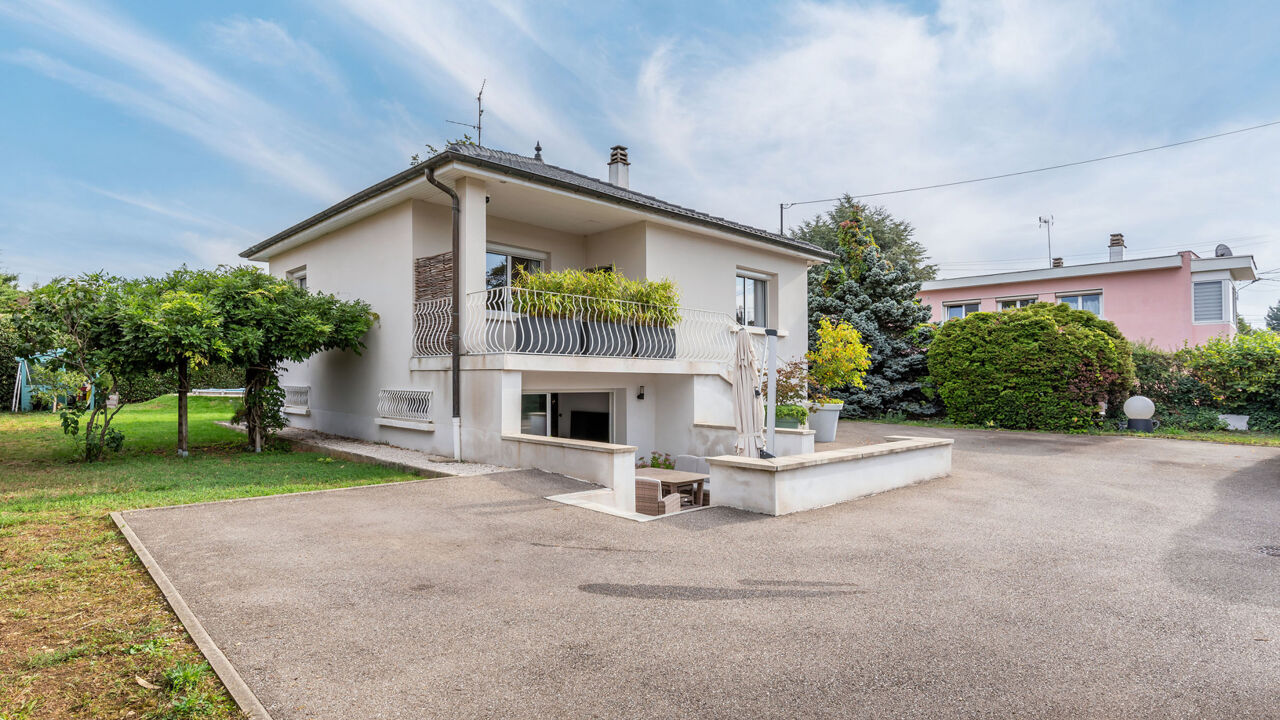 maison 4 pièces 135 m2 à vendre à Saint-Priest (69800)