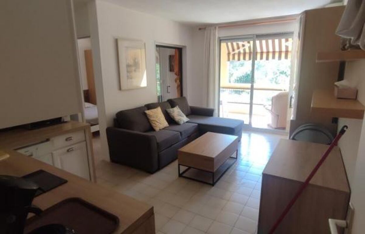 appartement 3 pièces 35 m2 à louer à Saint-Raphaël (83530)