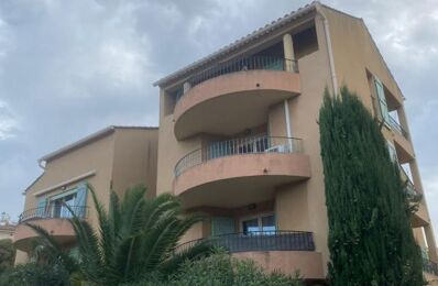 location appartement 890 € CC /mois à proximité de Le Castellet (83330)