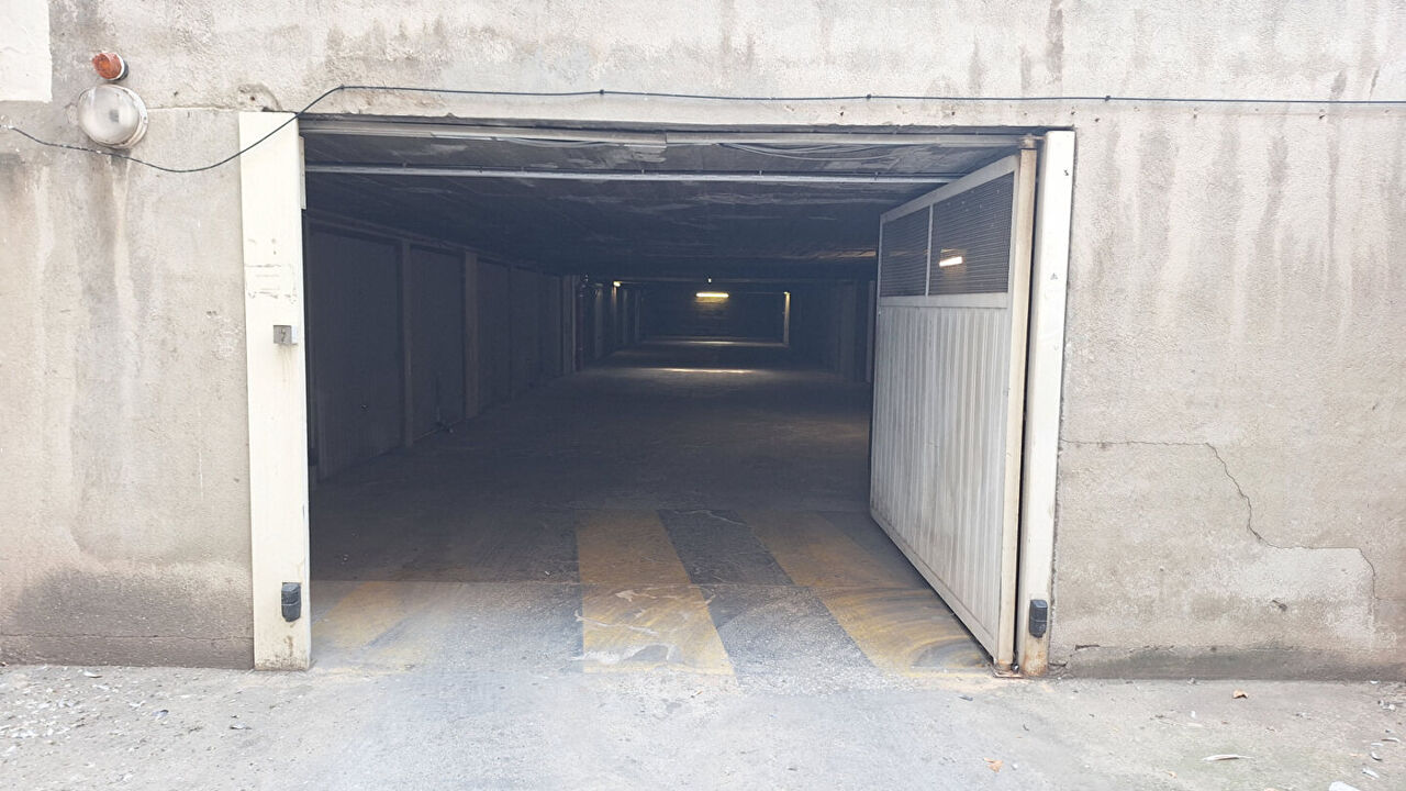 garage  pièces 12 m2 à louer à Marseille 5 (13005)