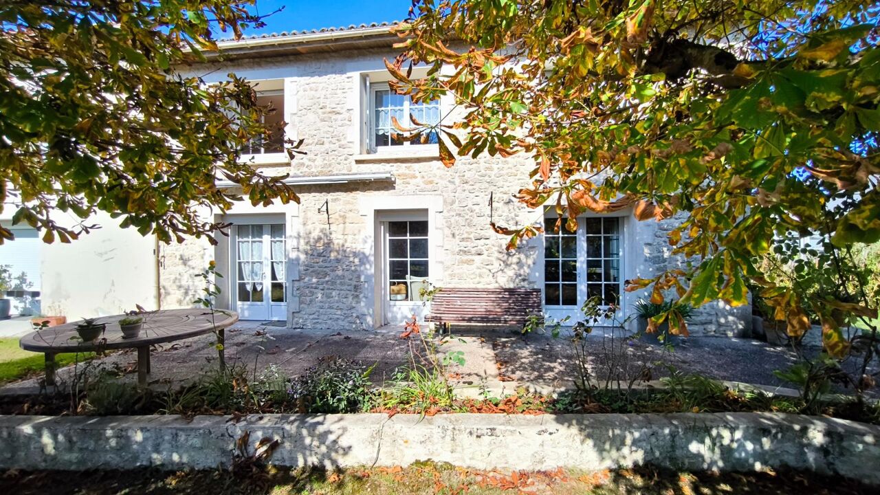 maison 6 pièces 191 m2 à vendre à Saint-Jean-d'Angély (17400)