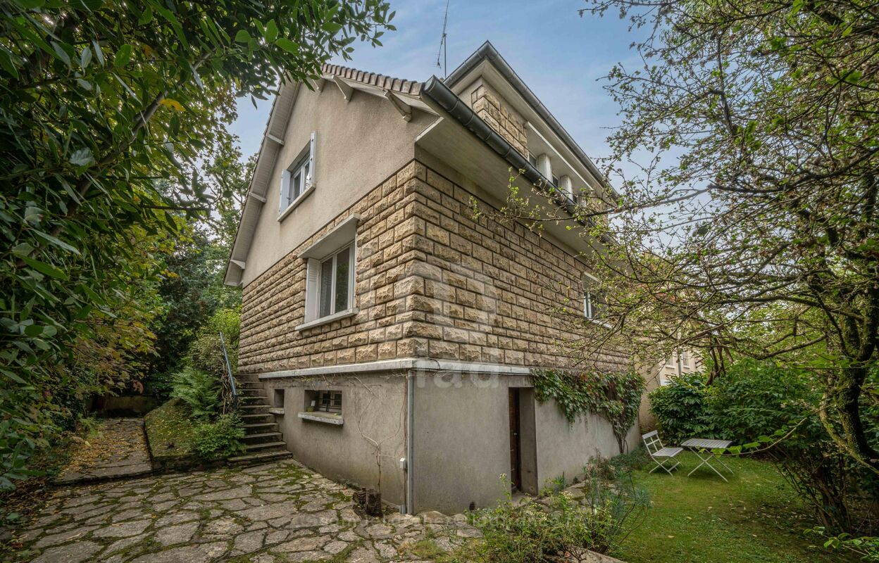 maison 6 pièces 102 m2 à vendre à Viroflay (78220)