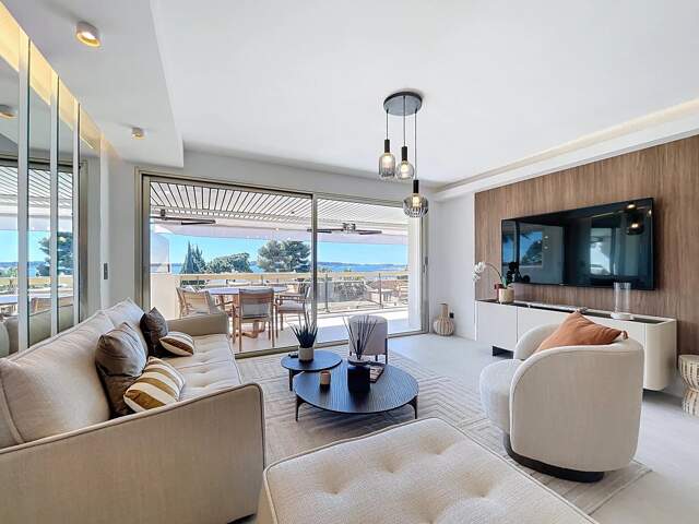 APPARTEMENT 4 PIECES  - CANNES PALM BEACH - VUE MER — photo du bien