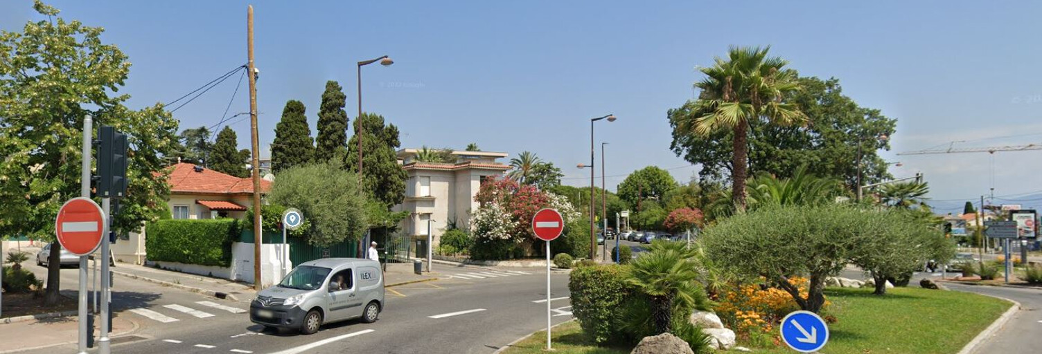 Garage  82 m² à vendre à Antibes (06600)