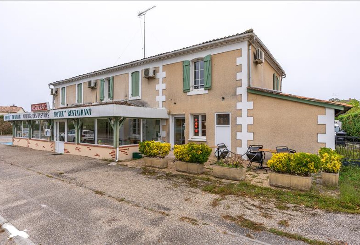 Vente immeuble   Saint-Pardoux-Isaac (47800) — photo 1