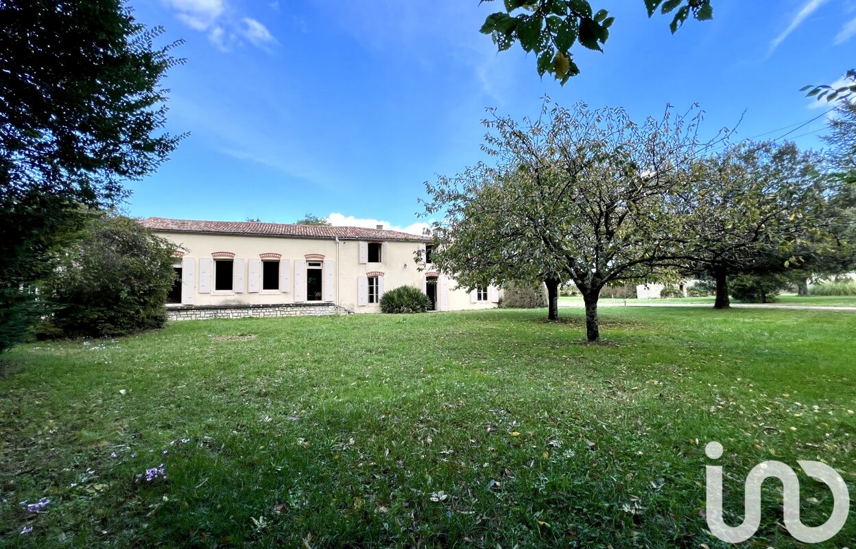 maison 11 pièces 258 m2 à vendre à Chambon (17290)