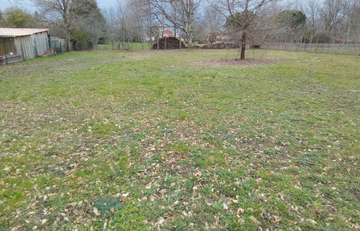 terrain  pièces 1500 m2 à vendre à Beauronne (24400)