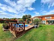 A vendre proche de Lannemezan: Superbe villa contemporaine de très haute qualité avec vue sur les Pyrénées. Surface habitable d'environ 250m²,  4 chambres, piscine, terrain de pétanque, parc de 4.400m² — photo 2
