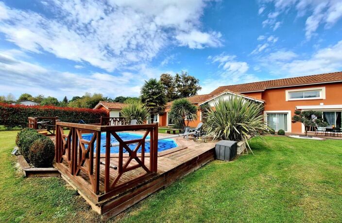 A vendre proche de Lannemezan: Superbe villa contemporaine de très haute qualité avec vue sur les Pyrénées. Surface habitable d'environ 250m²,  4 chambres, piscine, terrain de pétanque, parc de 4.400m² — photo 2