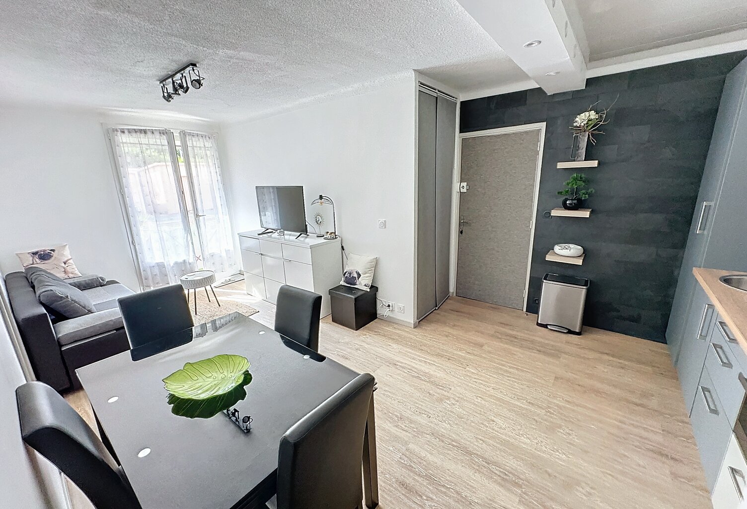 Vente appartement   Fréjus (83370) — photo 1