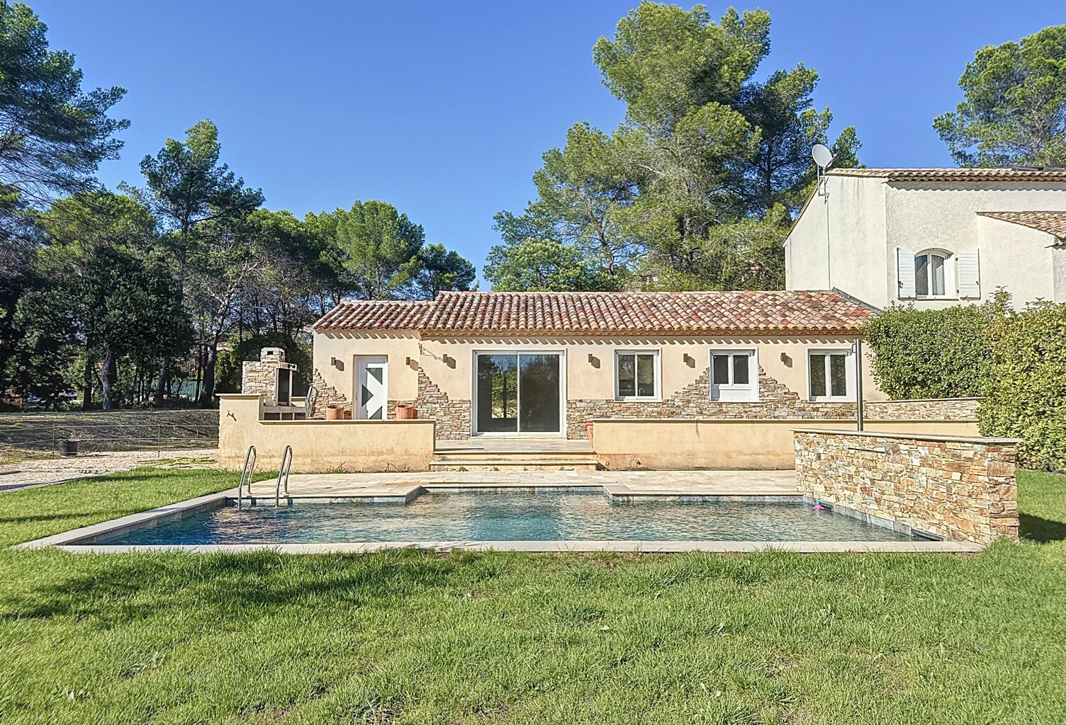Vente maison   Fréjus (83600) — photo 1