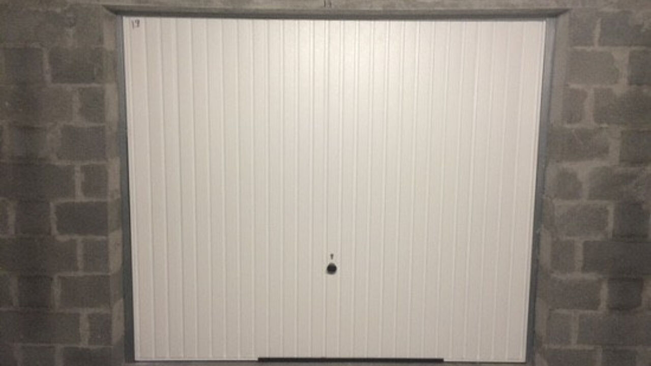 garage  pièces 15 m2 à louer à Marseille 3 (13003)