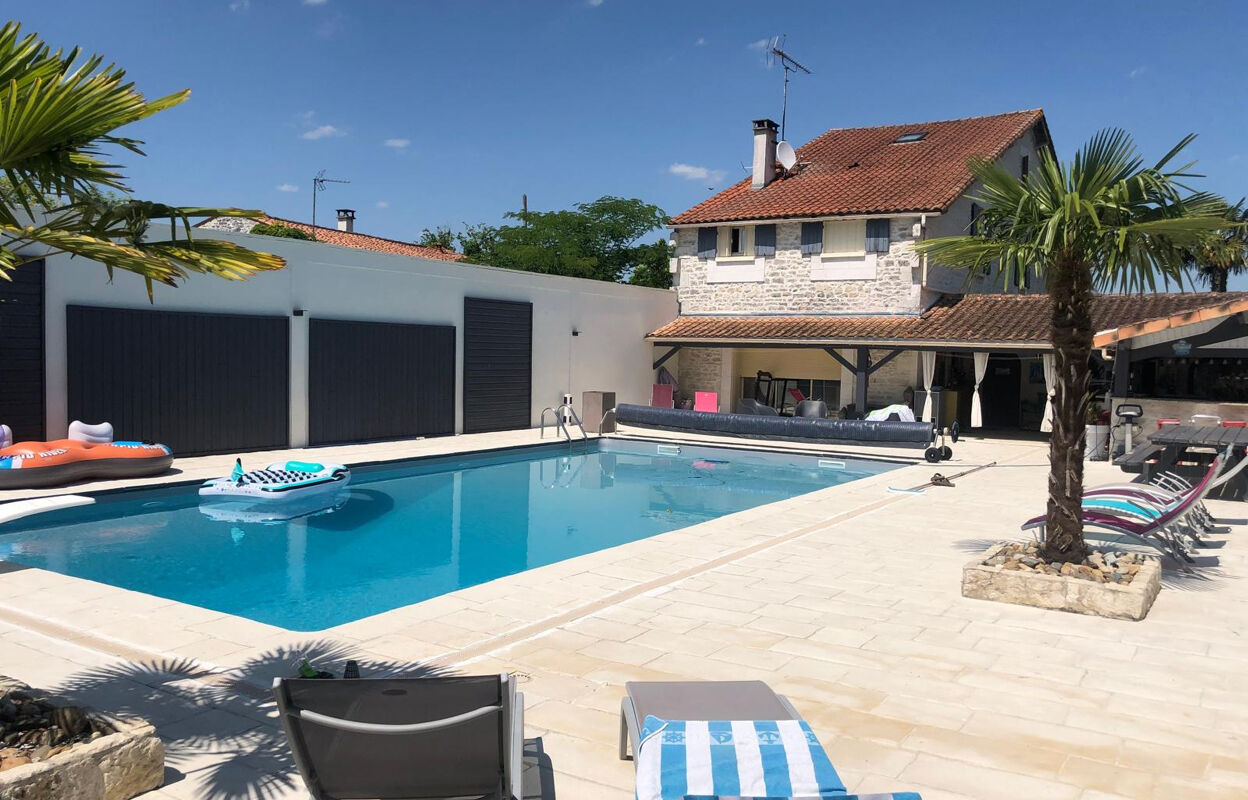 maison 8 pièces 205 m2 à vendre à Saujon (17600)