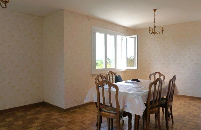 Maison traditionnelle avec jardin — photo 2