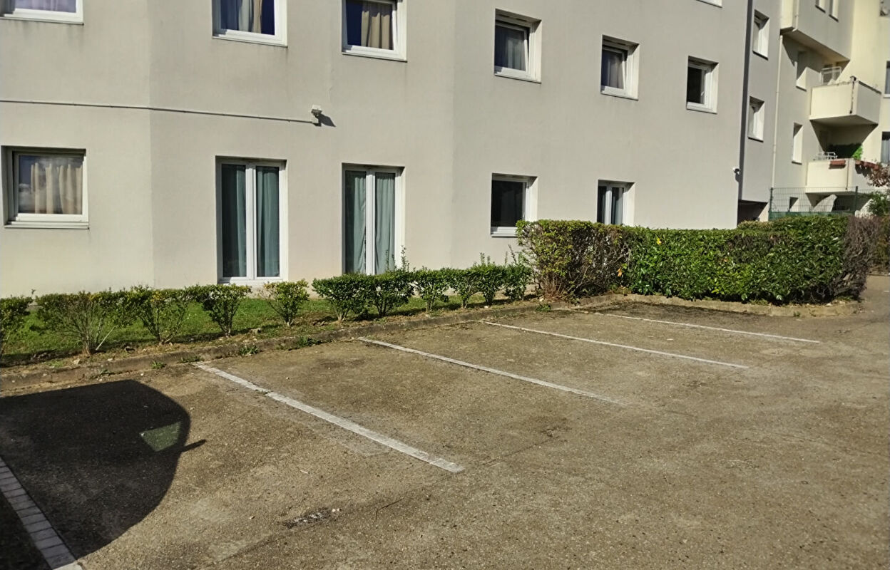 garage  pièces 12 m2 à louer à Noisy-le-Grand (93160)