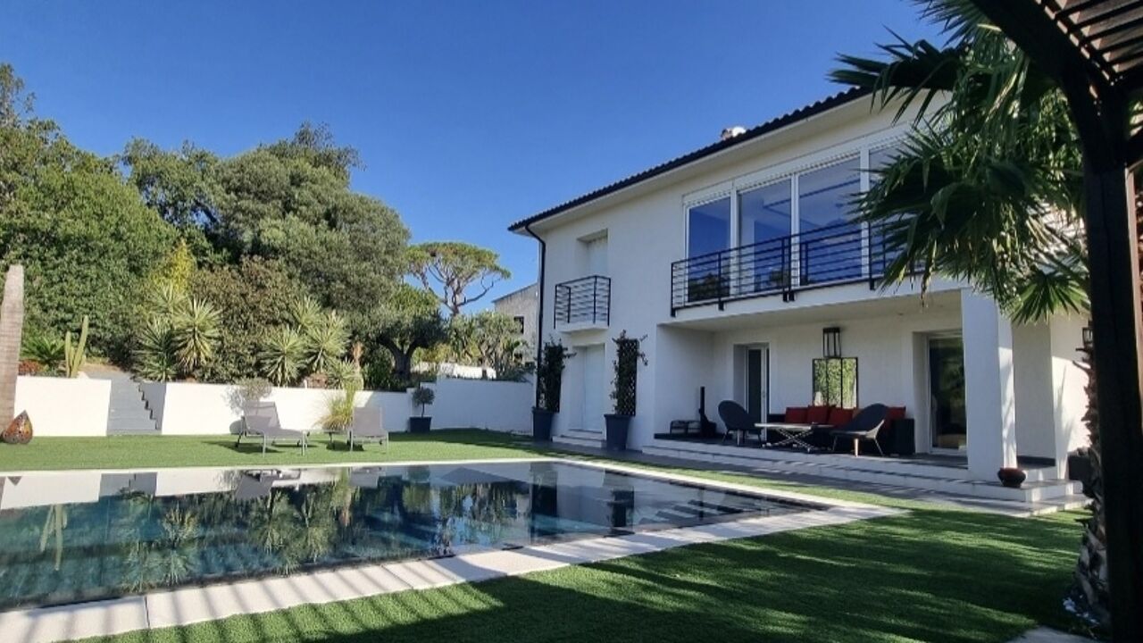 maison 6 pièces 185 m2 à vendre à Fréjus (83600)