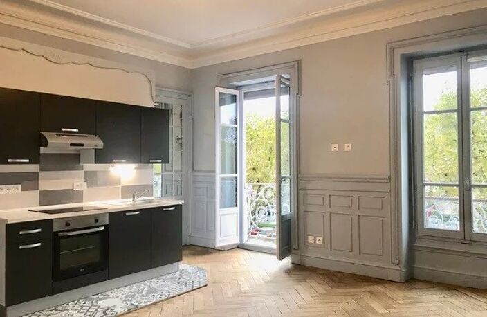 T2 de charme avec balcon à Villefranche — photo 2