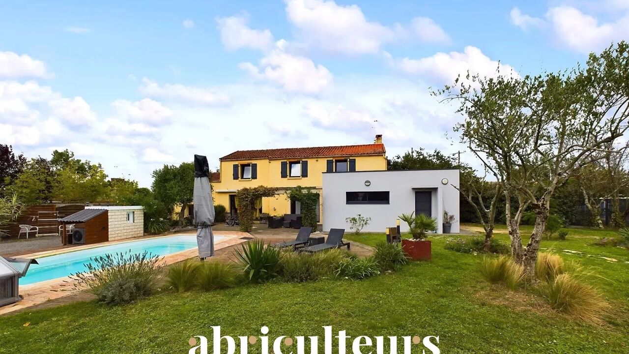 maison 6 pièces 218 m2 à vendre à Saint-Hilaire-de-Chaléons (44680)