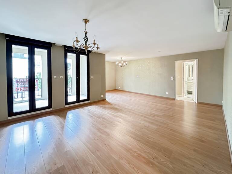 Annexe + Appartement + Annexe + Parking — photo 1
