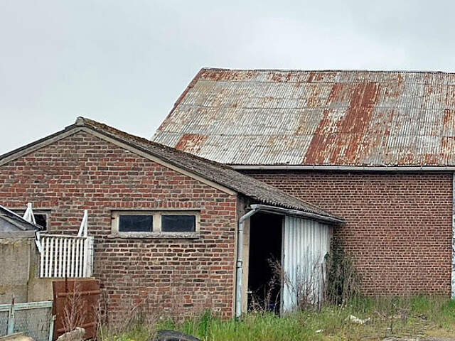 Grange semi individuelle a réhabiliter complétement, beau po — photo du bien