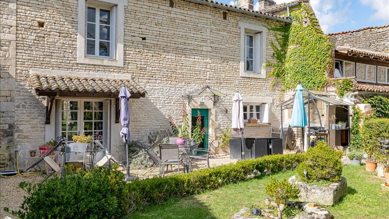 maison 5 pièces 244 m2 à vendre à Neuvicq-le-Château (17490)