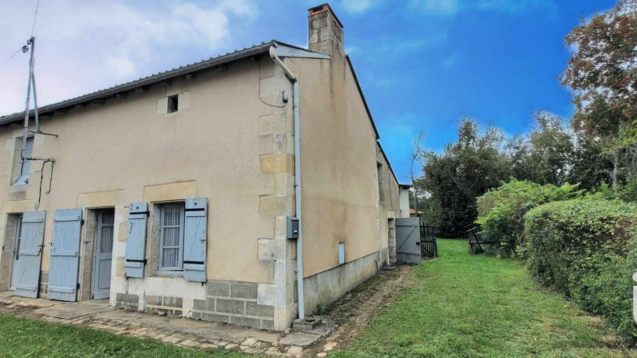 maison 2 pièces 40 m2 à vendre à Fleuré (86340)