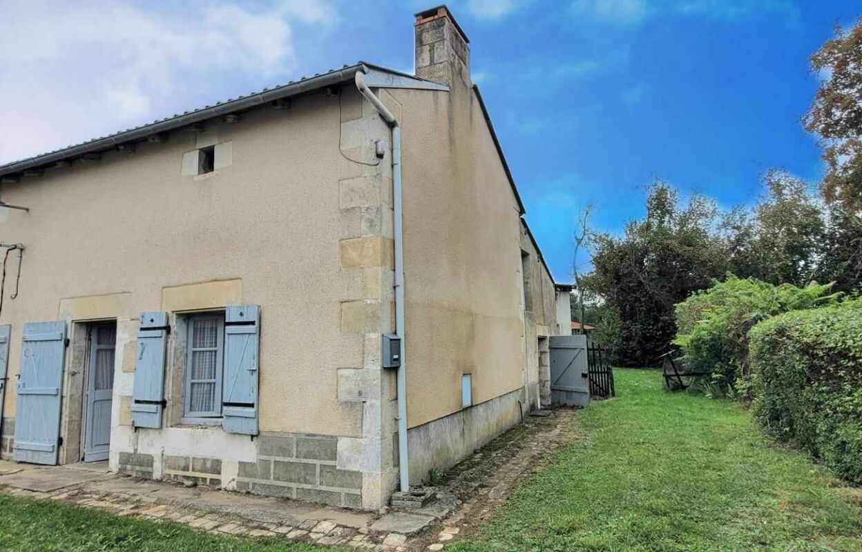 maison 2 pièces 40 m2 à vendre à Fleuré (86340)