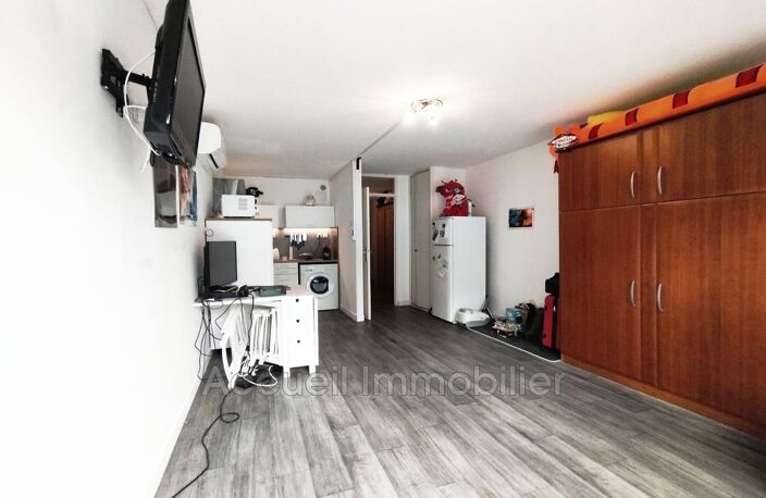 Studio cabine rez-de-jardin en angle avec vue sur le port.<BR>Par — photo 2