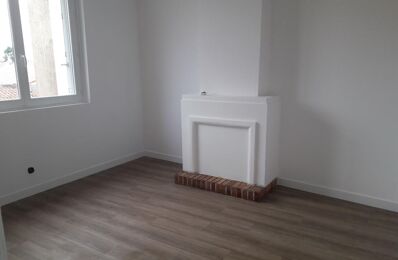 location appartement 600 € CC /mois à proximité de Saint-Sulpice-de-Royan (17200)