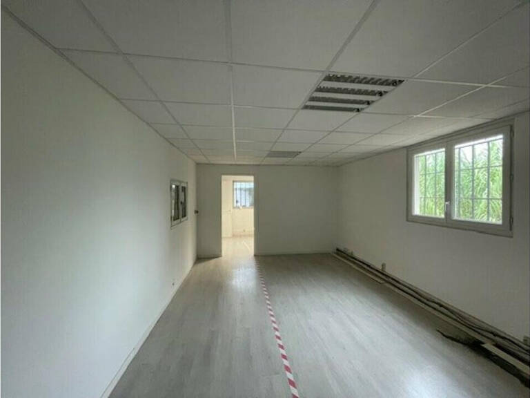 LOCAUX D'ACTIVITÉS BUREAUX et STOCKAGE 477m2, grand parking — photo 1