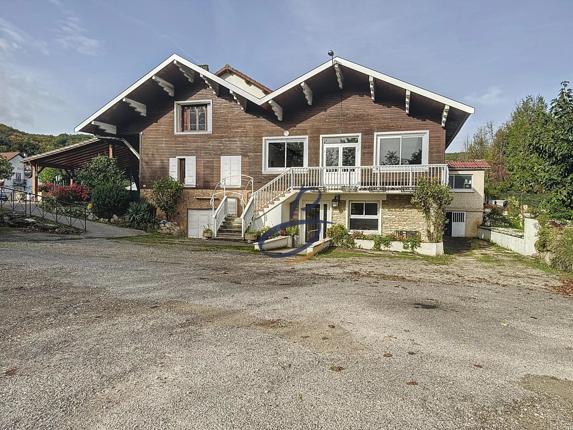 5 pièces 440 m² · à Crémieu · 440 m² · 356 000 €