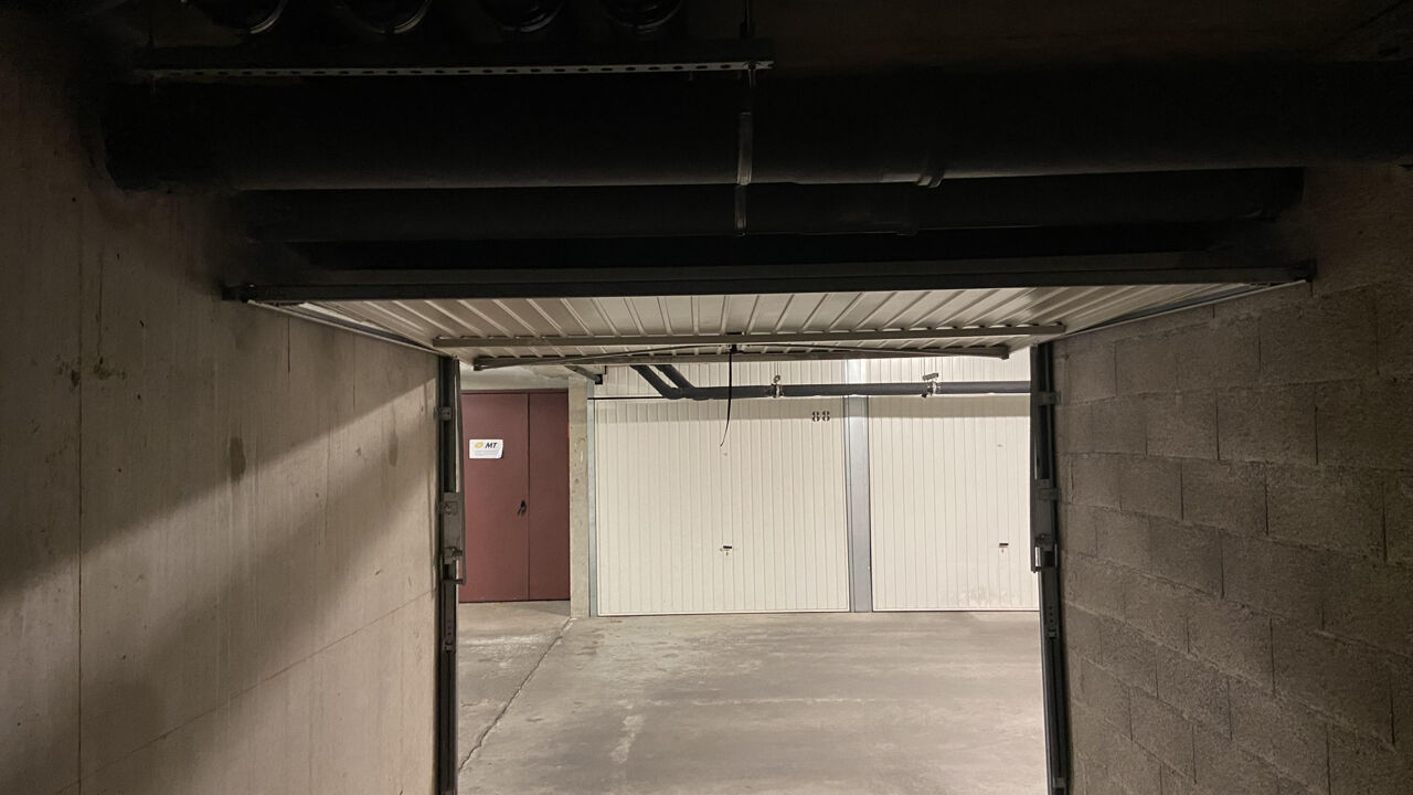 garage  pièces 13 m2 à louer à Marseille 8 (13008)