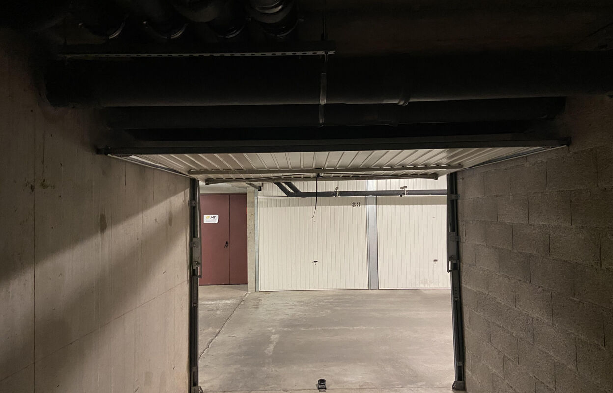 garage  pièces 13 m2 à louer à Marseille 8 (13008)