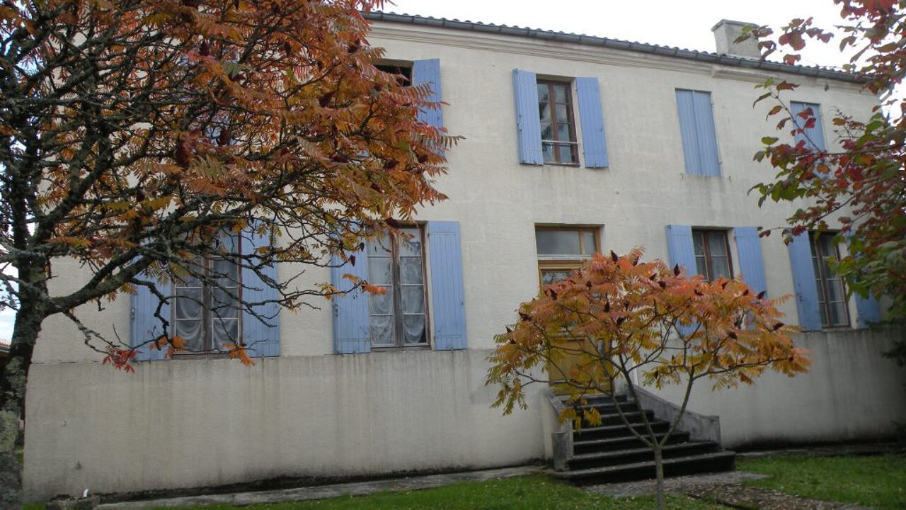 maison 4 pièces 165 m2 à vendre à Montlieu-la-Garde (17210)