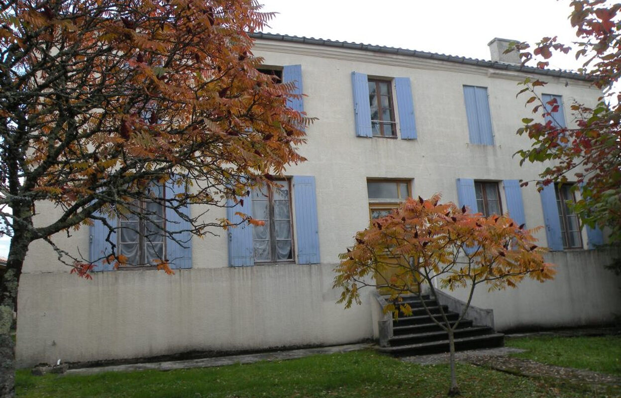 maison 4 pièces 165 m2 à vendre à Montlieu-la-Garde (17210)