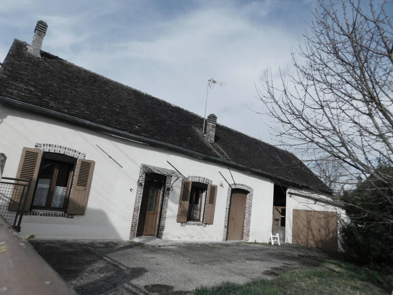 Proche   de JOIGNY et SAINT JULIEN DU SAULT, Maison villageo — photo 1