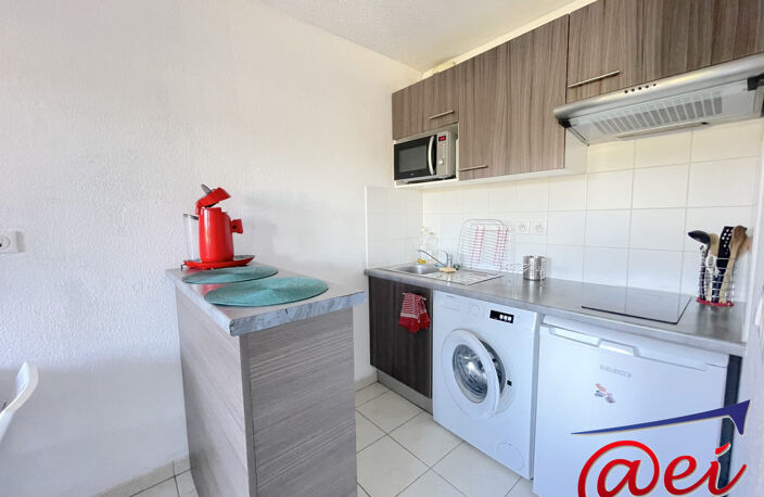 Studio meublé avec balcon et parking — photo 2