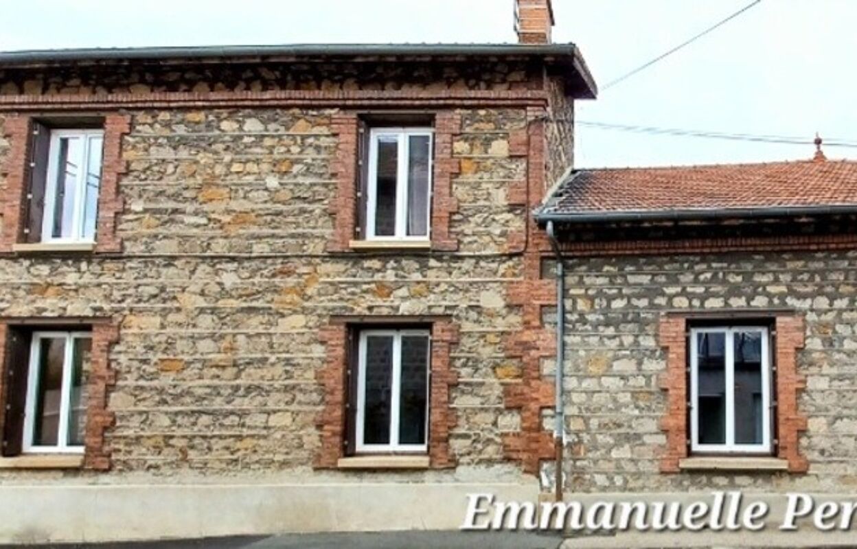 maison 9 pièces 220 m2 à vendre à Fraisses (42490)