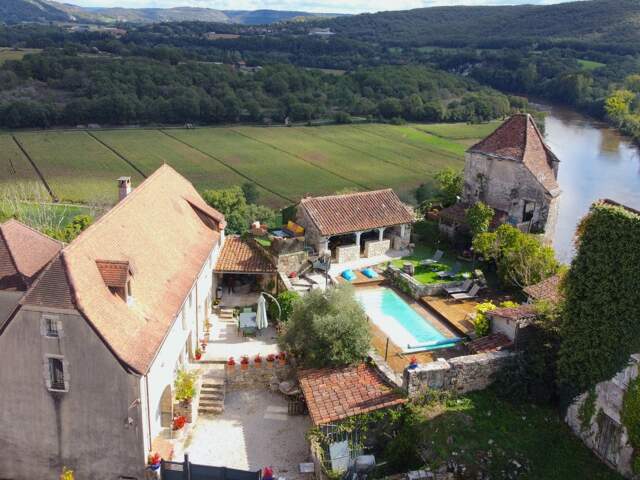 Demeure de ville et village — photo du bien