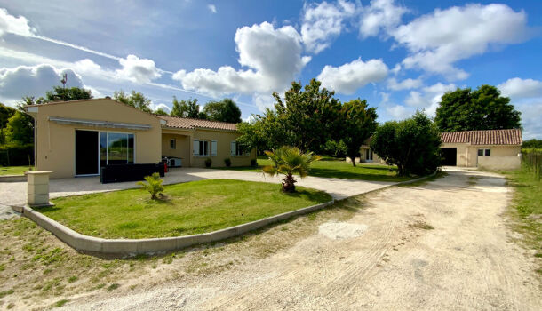 Villa / Maison 9 pièces  à vendre Neuillac 17520