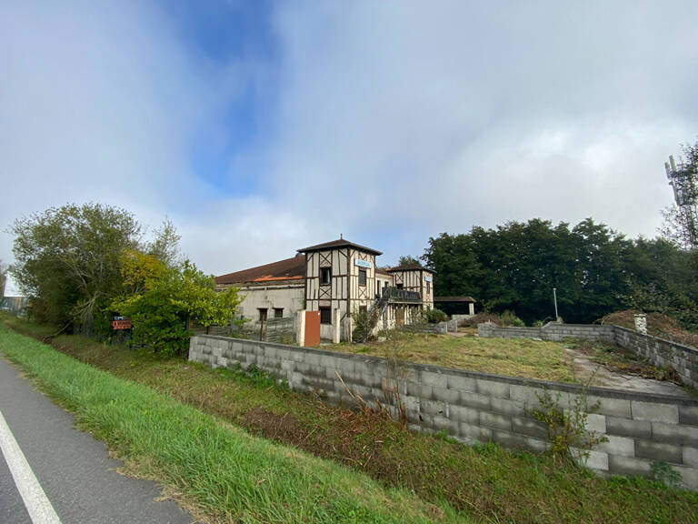Complexe  de 550 m² en ZAC PAU NORD — photo 1
