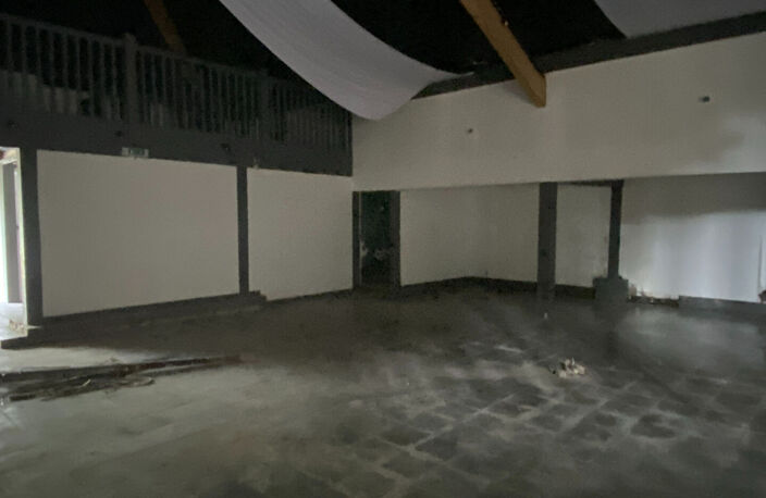 Complexe  de 550 m² en ZAC PAU NORD — photo 4
