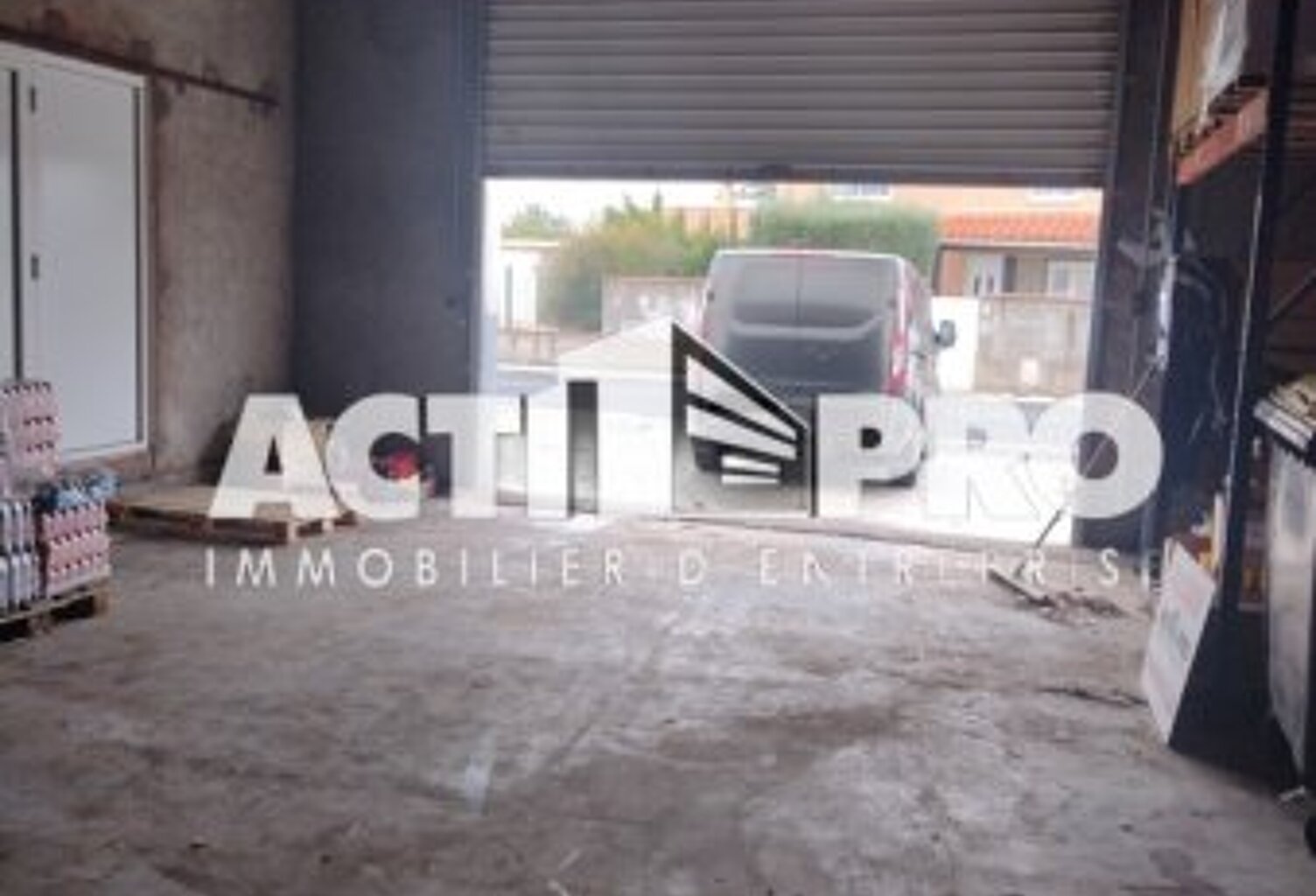 Entrepot à louer — photo 1