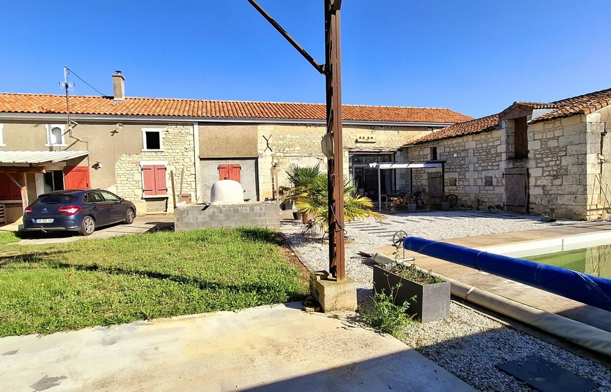 maison 5 pièces 183 m2 à vendre à Saint-Genest-d'Ambière (86140)