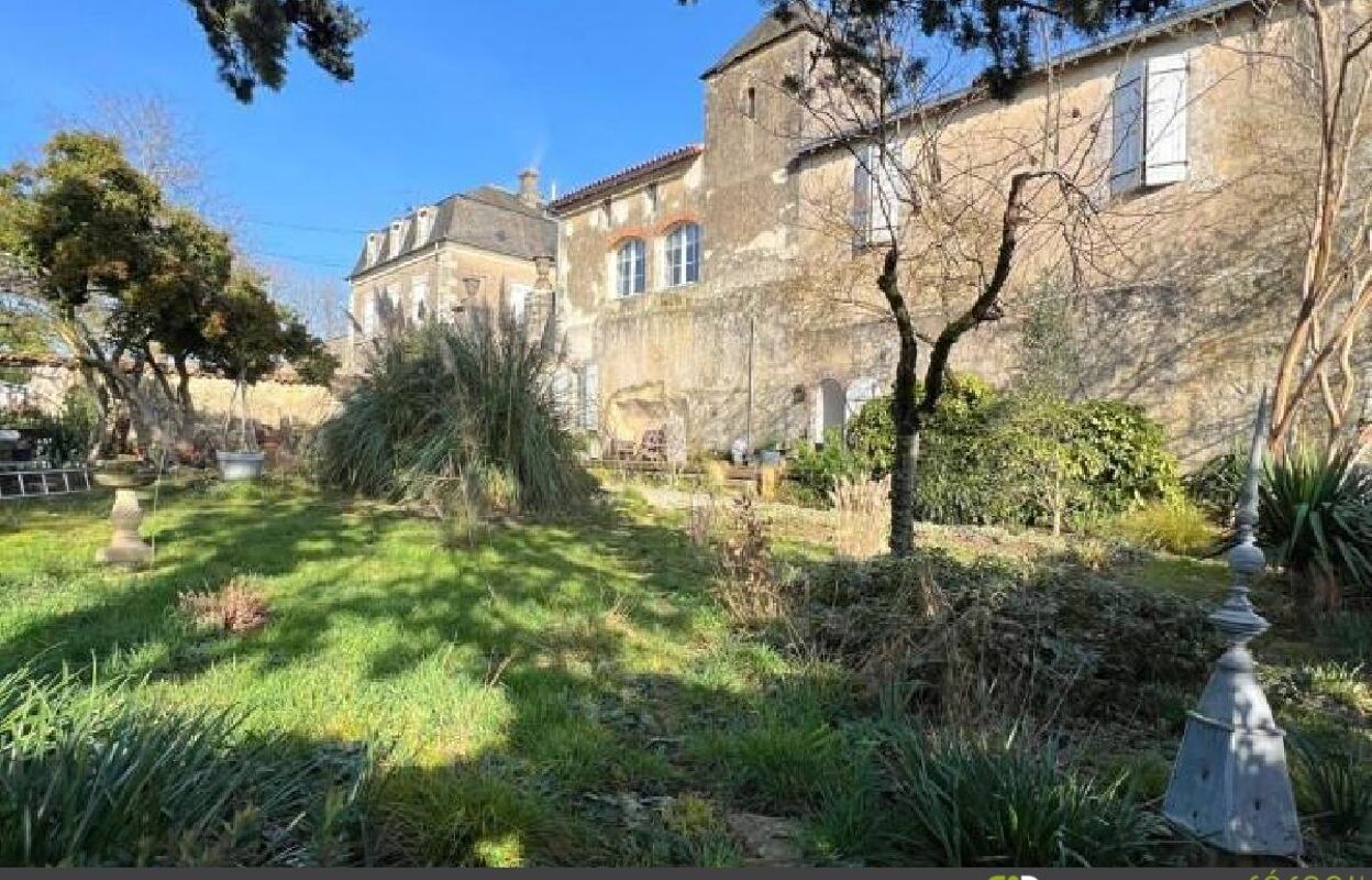 maison 10 pièces 292 m2 à vendre à Ruffec (16700)